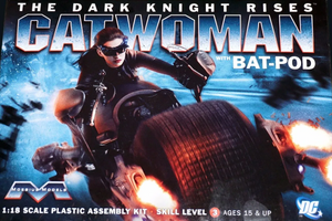 The Dark Knight Rises: Batpod with Catwoman 1:18 Model Kit